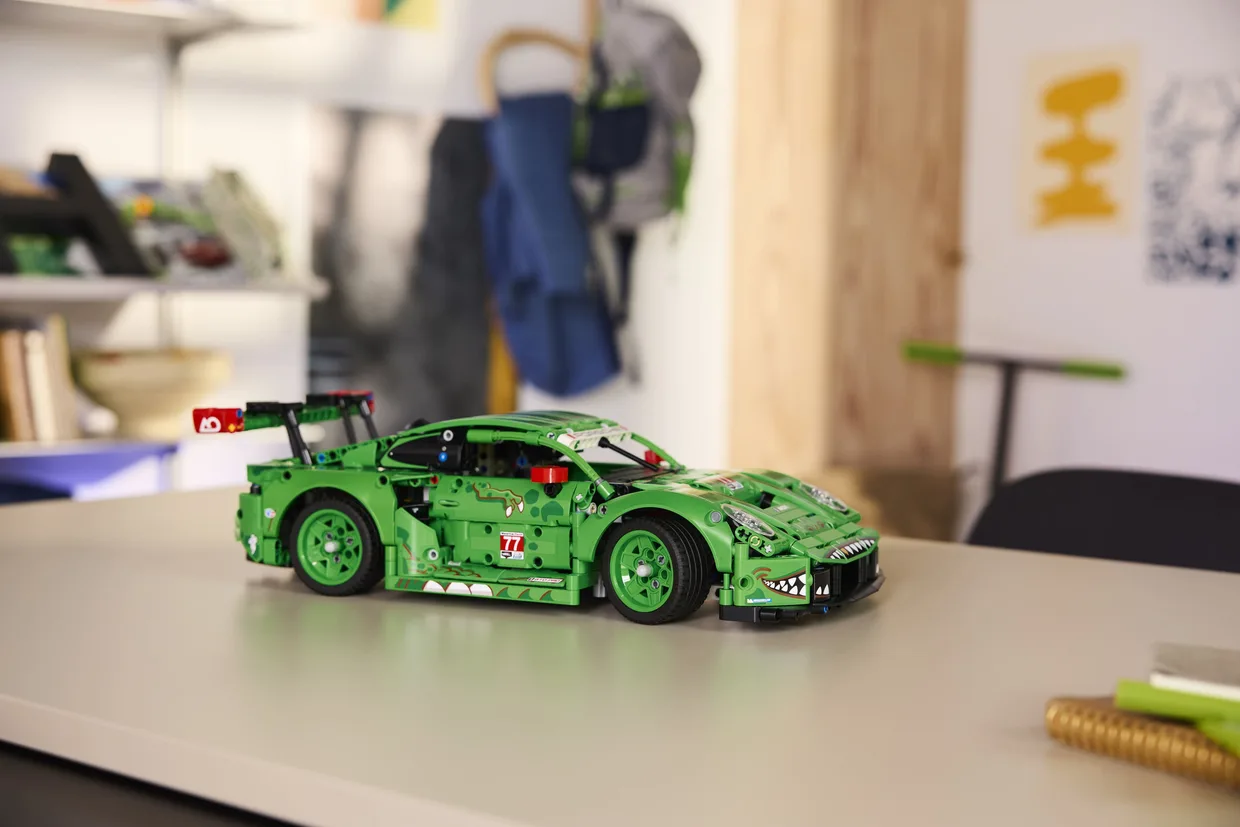 Конструктор LEGO Technic Автомобіль Porsche 911 GT3 R REXY AO Racing (42224) — фото 7