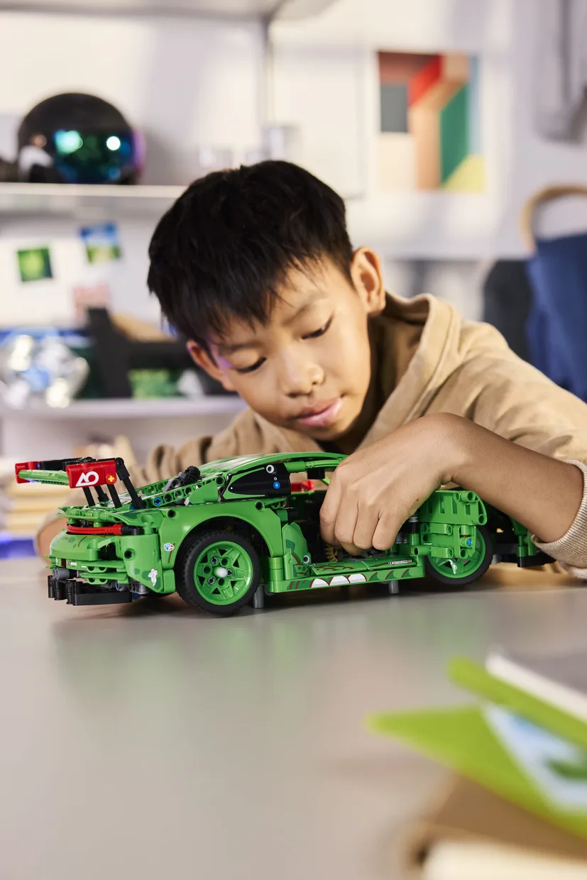 Конструктор LEGO Technic Автомобіль Porsche 911 GT3 R REXY AO Racing (42224) — фото 9