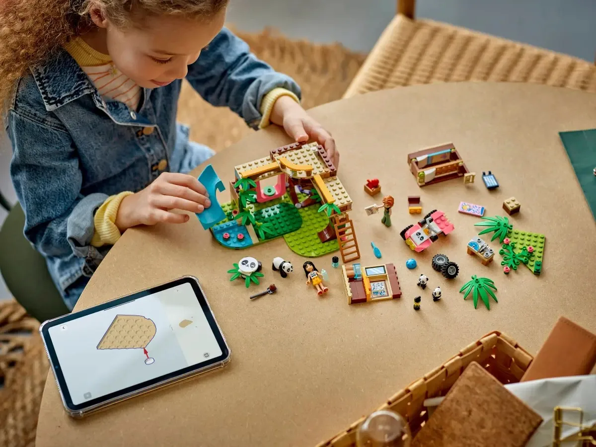 Конструктор LEGO Friends Догляд за тваринами в заповіднику панд (42648) — фото 9