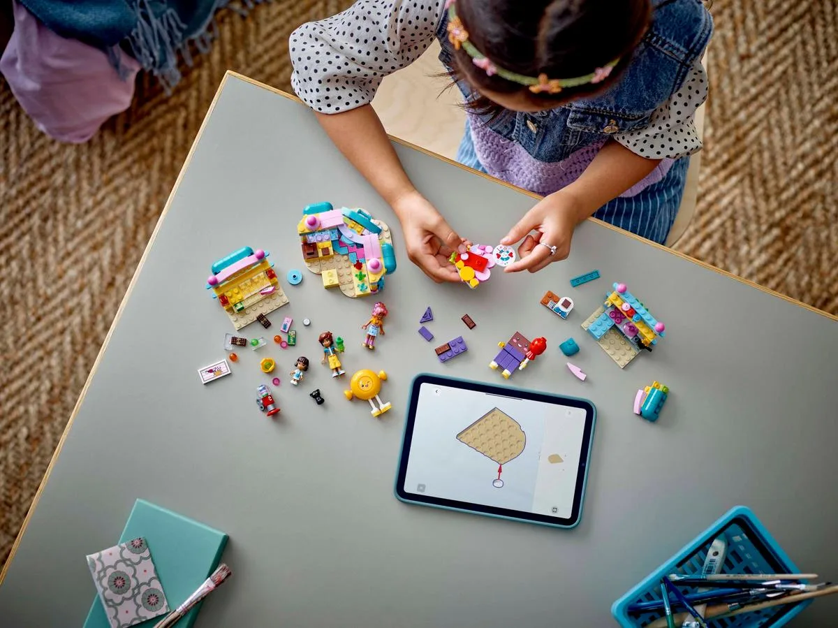 Конструктор LEGO Friends Цукерня Хартлейк-Сіті (42649) — фото 7