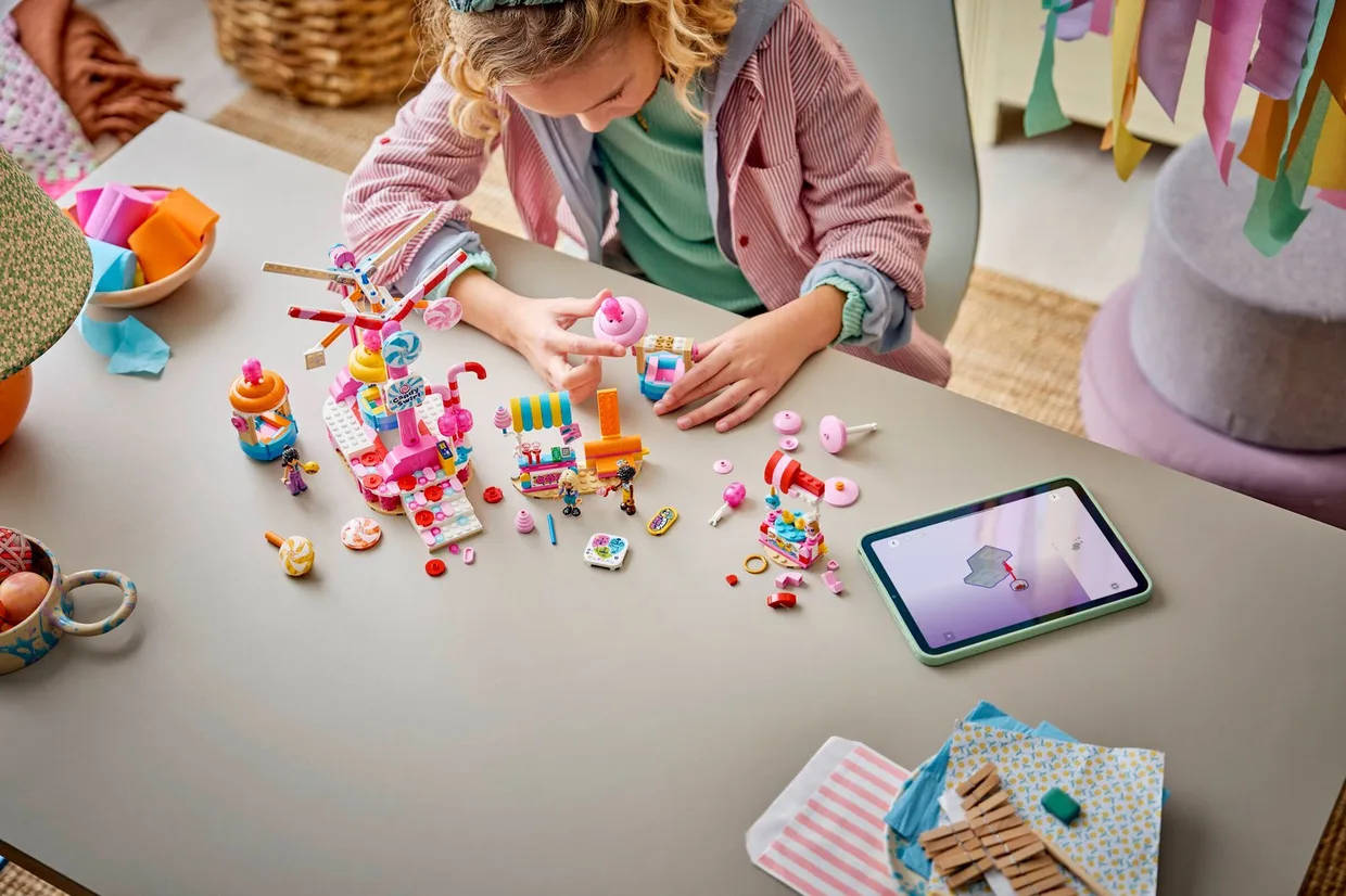 Конструктор LEGO Friends Колесо обозрения с конфетами и капкейками (42700) — фото 8