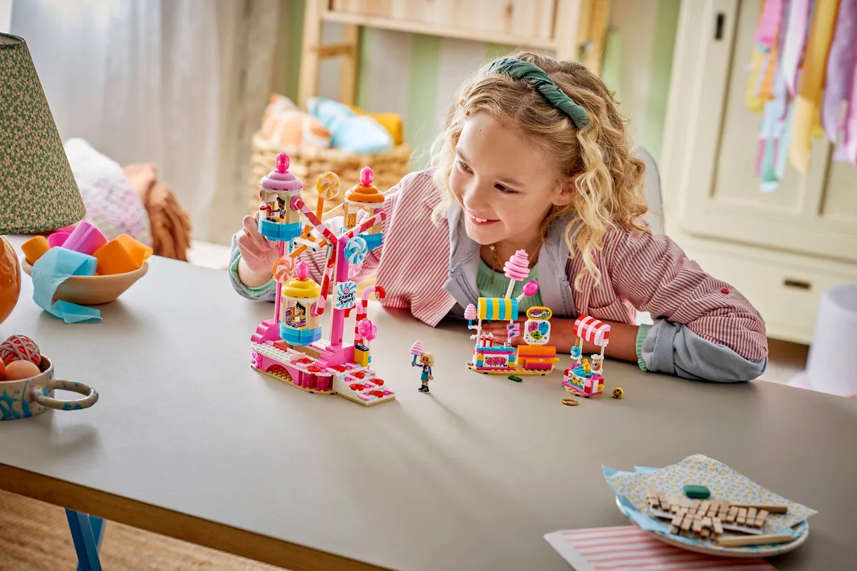 Конструктор LEGO Friends Колесо обозрения с конфетами и капкейками (42700) — фото 9