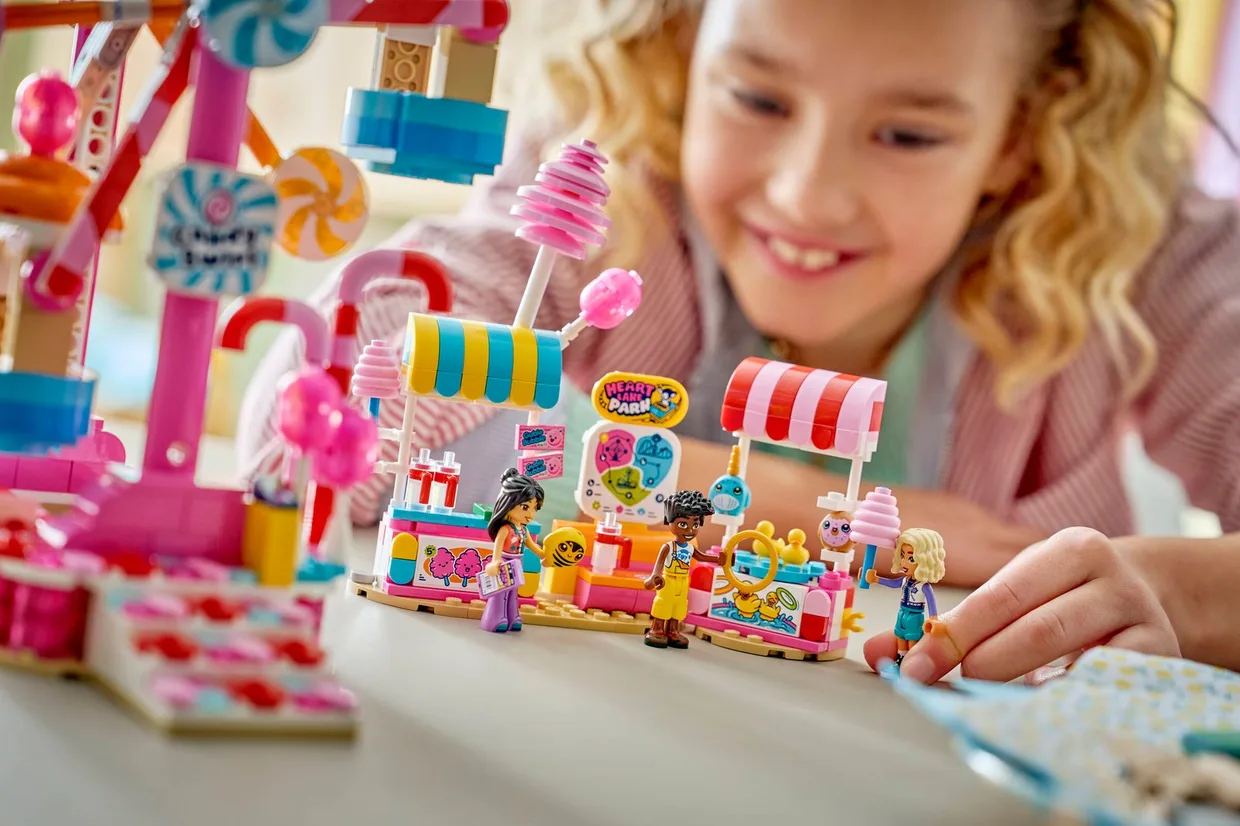 Конструктор LEGO Friends Колесо обозрения с конфетами и капкейками (42700) — фото 10