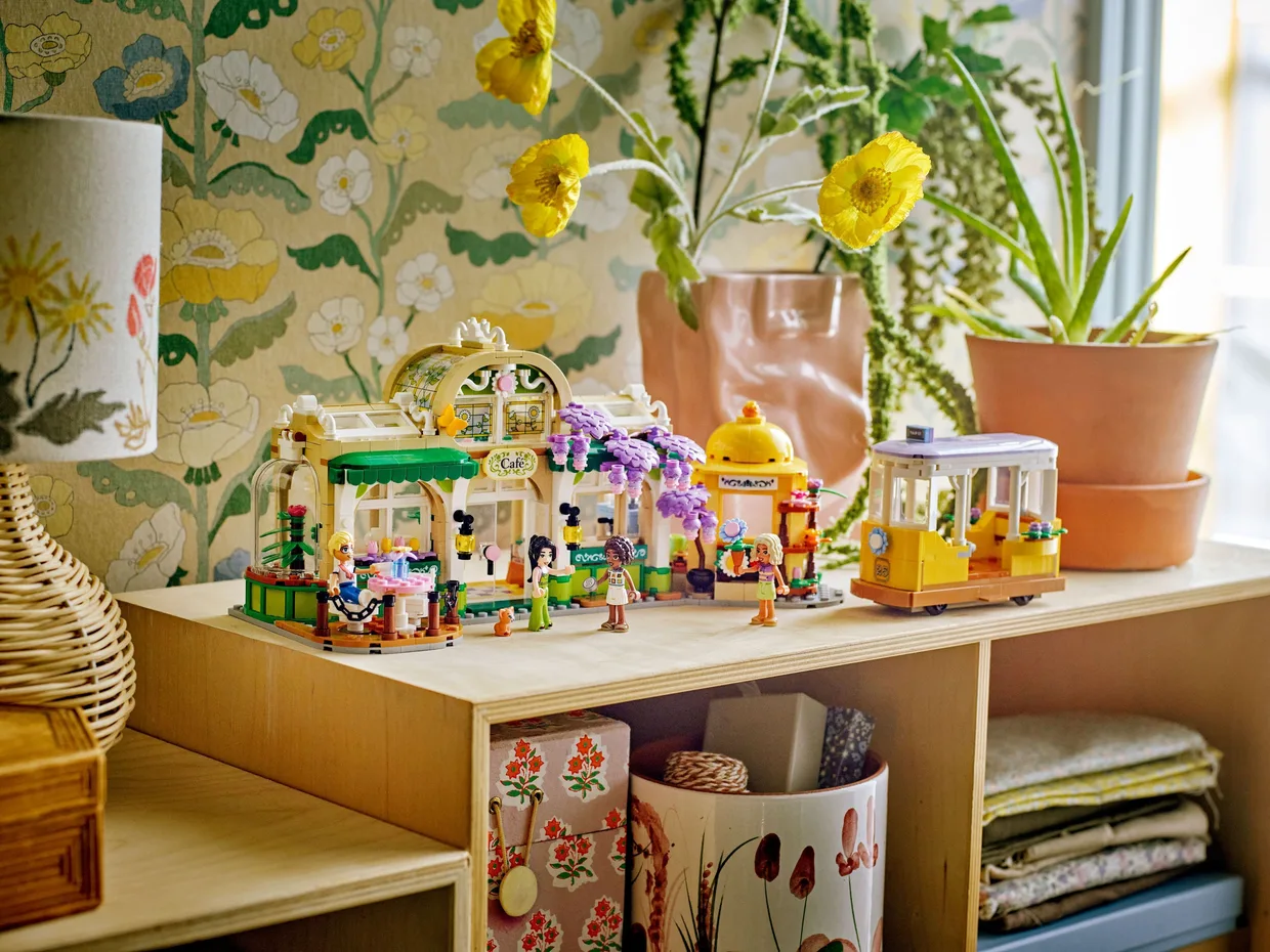 Конструктор LEGO Friends Кофейня с растениями и цветочный магазин (42671) — фото 5