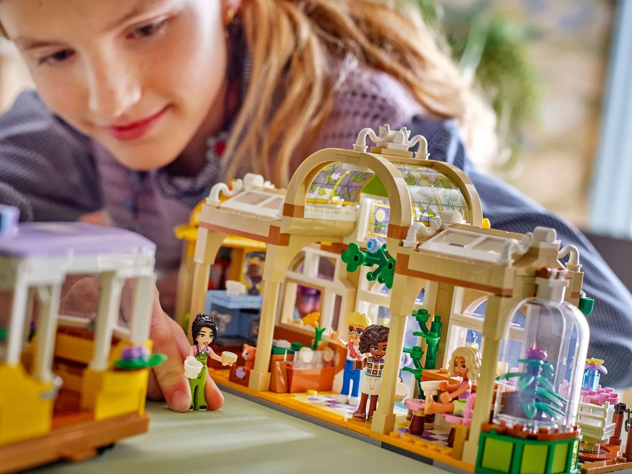 Конструктор LEGO Friends Кофейня с растениями и цветочный магазин (42671) — фото 6