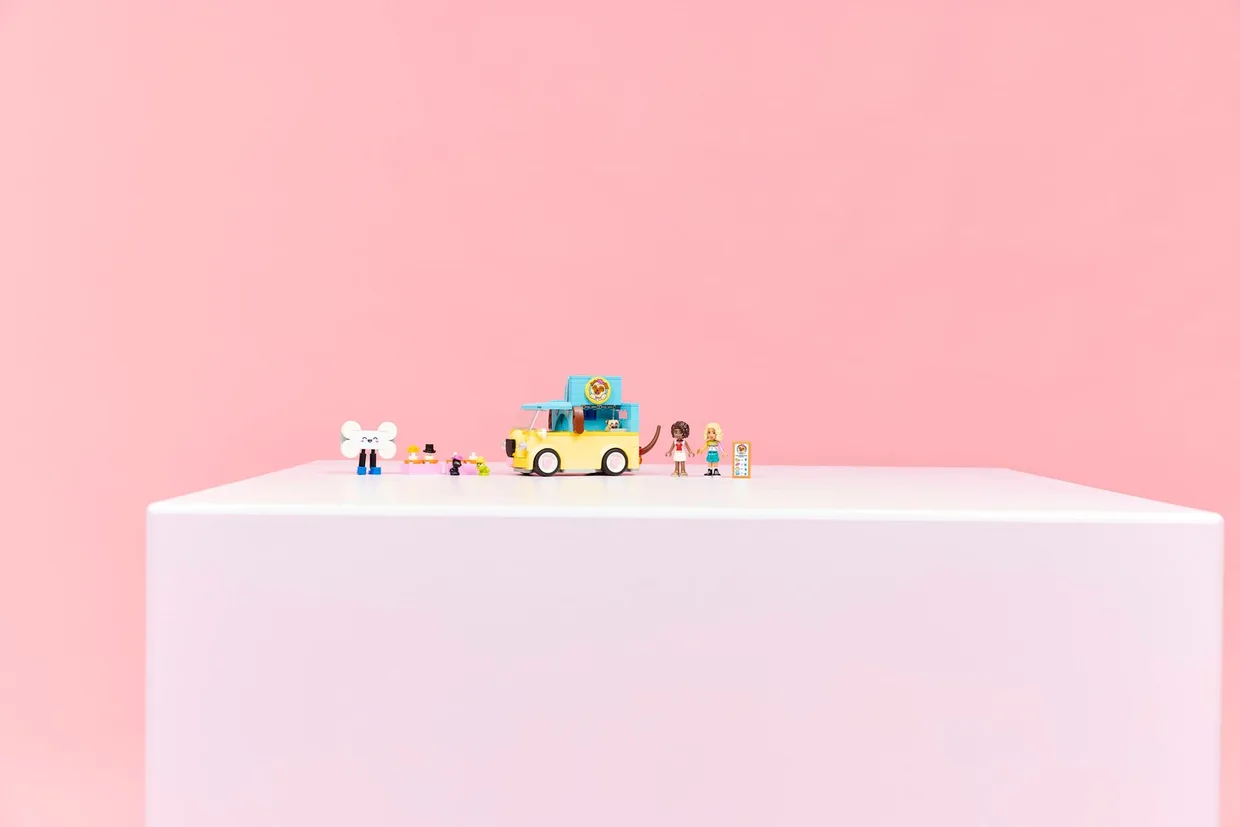 Конструктор LEGO Friends Фургон с аксессуарами для питомцев (42678) — фото 8