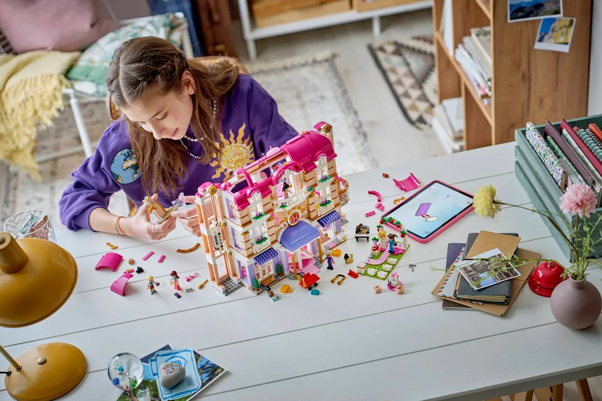 Конструктор LEGO Friends Гранд-готель у Хартлейк-Сіті (42704) — фото 8