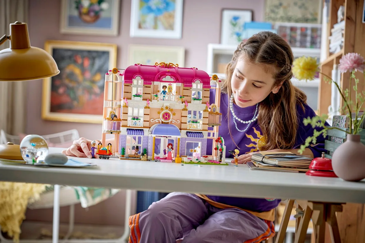 Конструктор LEGO Friends Гранд-готель у Хартлейк-Сіті (42704) — фото 9