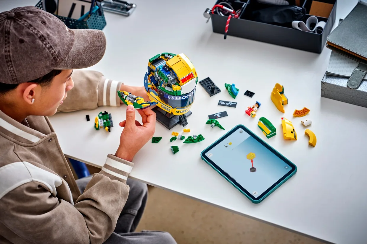 Конструктор LEGO Editions Formula 1 Шлем Айртона Сенны (43024) — фото 6
