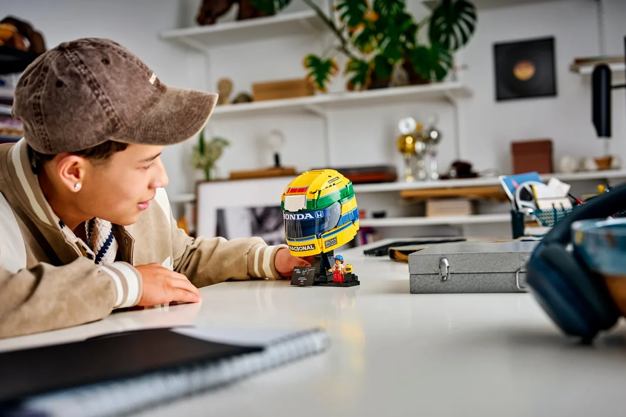 Конструктор LEGO Editions Formula 1 Шлем Айртона Сенны (43024) — фото 7