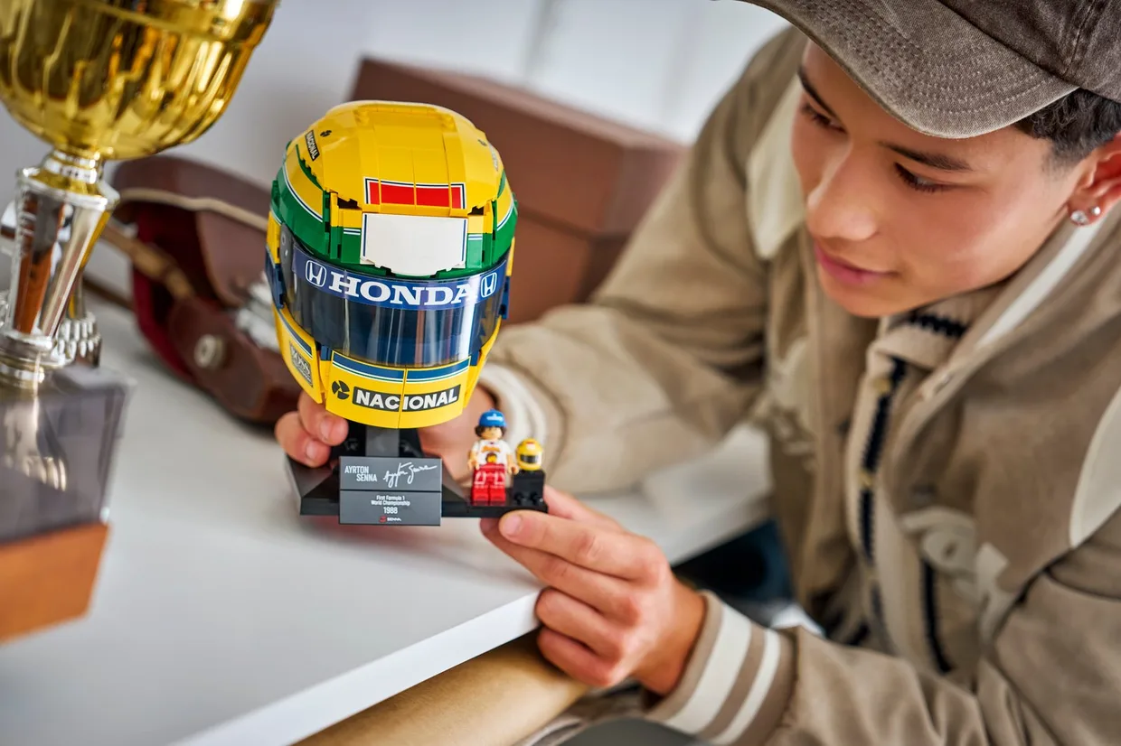 Конструктор LEGO Editions Formula 1 Шлем Айртона Сенны (43024) — фото 8