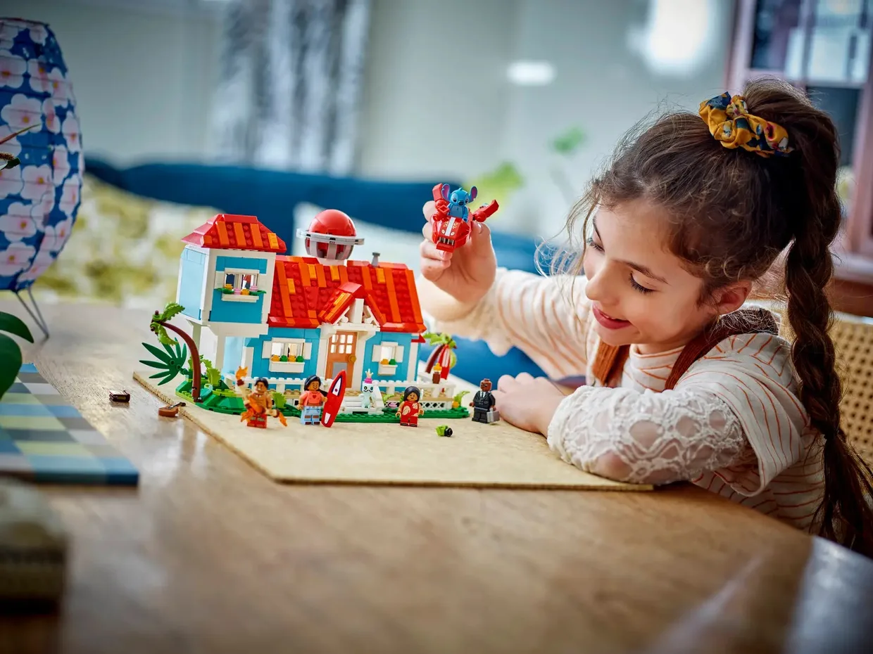 Конструктор LEGO Disney Пляжный дом Лило и Стича (43268) — фото 6