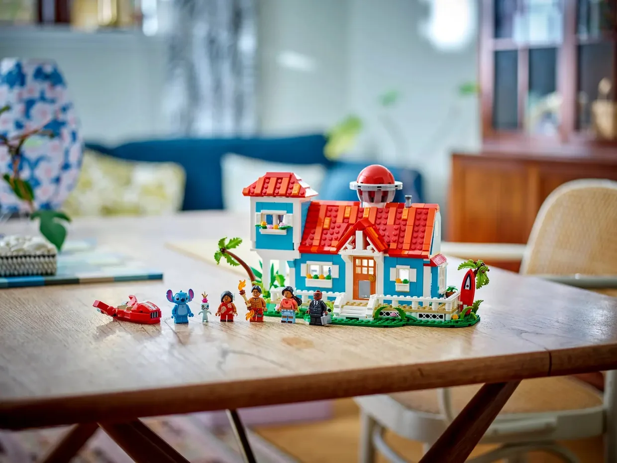 Конструктор LEGO Disney Пляжный дом Лило и Стича (43268) — фото 7