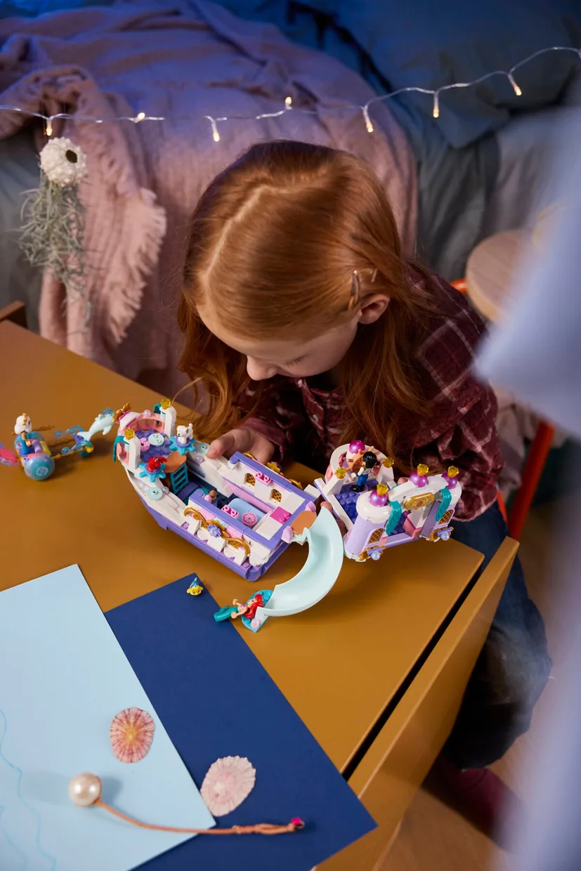 Конструктор LEGO Disney Princess Королівський весільний човен Аріель (43299) — фото 9