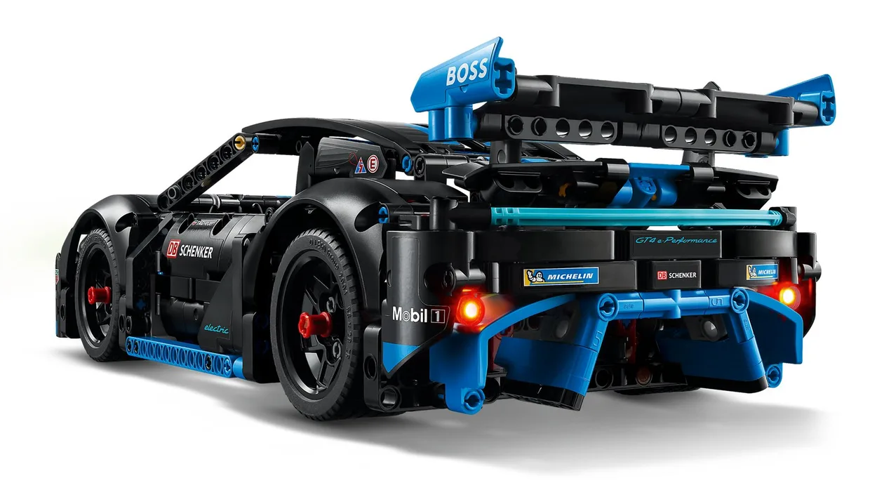 Конструктор LEGO Technic Гоночний автомобіль Porsche GT4 e-Performance (42176) — фото 3