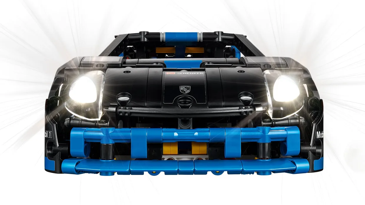 Конструктор LEGO Technic Гоночний автомобіль Porsche GT4 e-Performance (42176) — фото 4