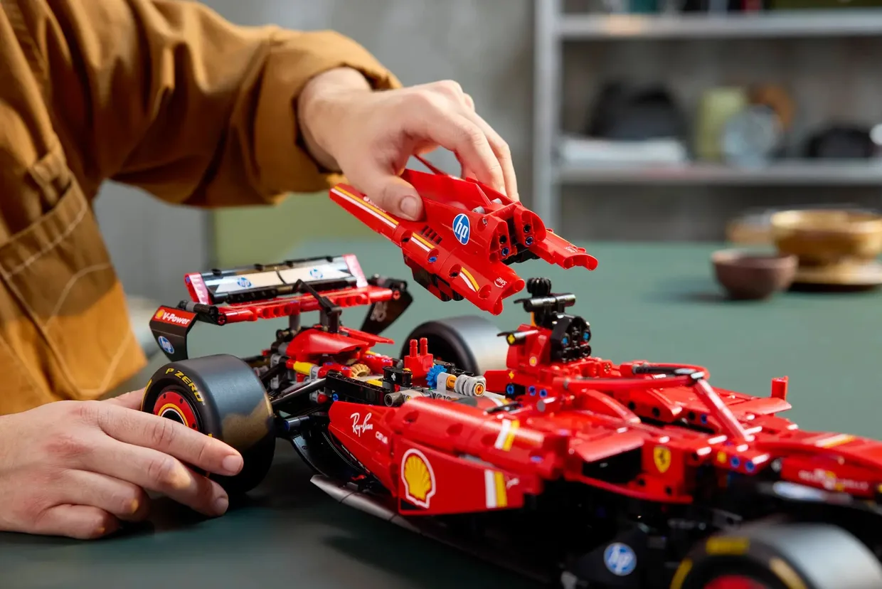 Конструктор LEGO Technic Автомобиль F1 Ferrari SF-24 (42207) — фото 9
