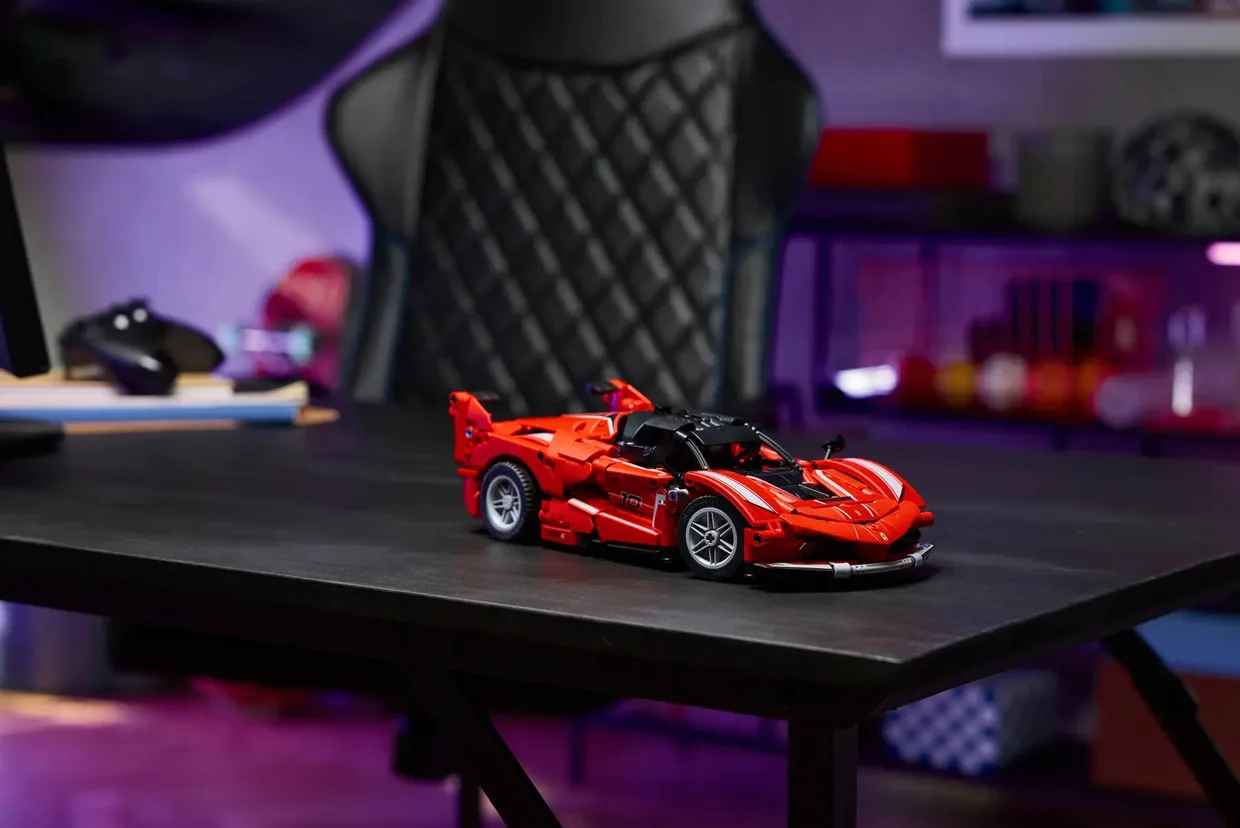 Конструктор LEGO Technic Ferrari FXX K (42212) — фото 9