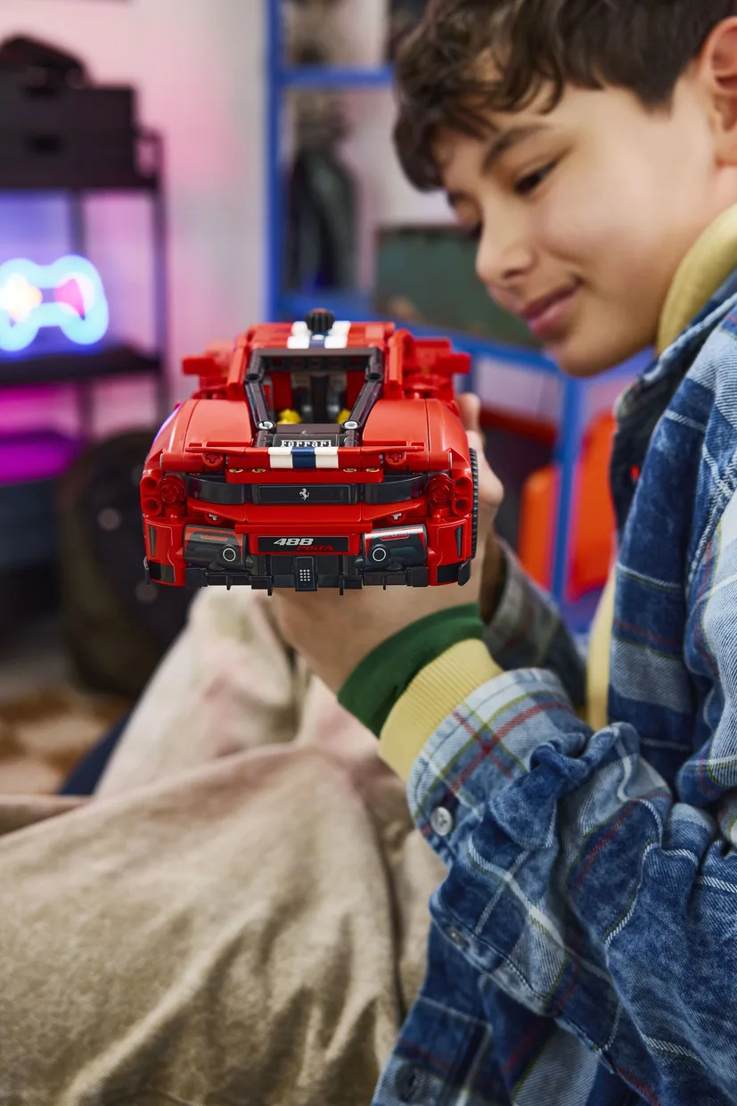 Конструктор LEGO Technic Автомобіль Ferrari 488 Pista (42235) — фото 6