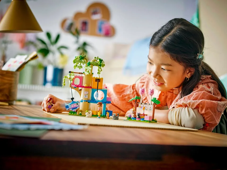 Конструктор LEGO Friends День рождения кота и дом на дереве (42666) — фото 7