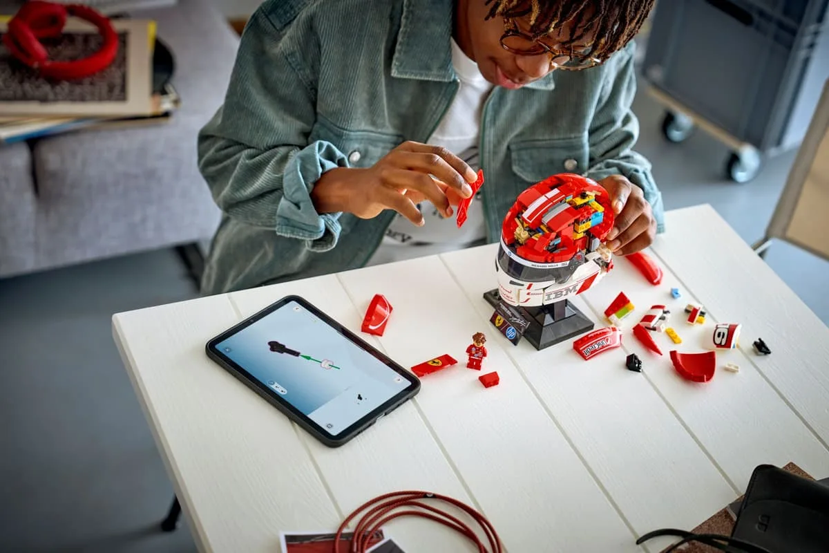 Конструктор LEGO Editions Formula 1 Шолом Шарля Леклера Scuderia Ferrari HP (43014) — фото 7