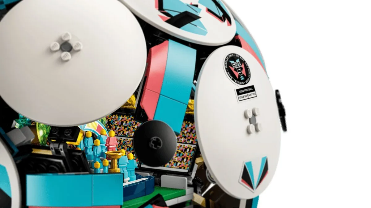 Конструктор LEGO Editions Football Футбольний м'яч (43019) — фото 3