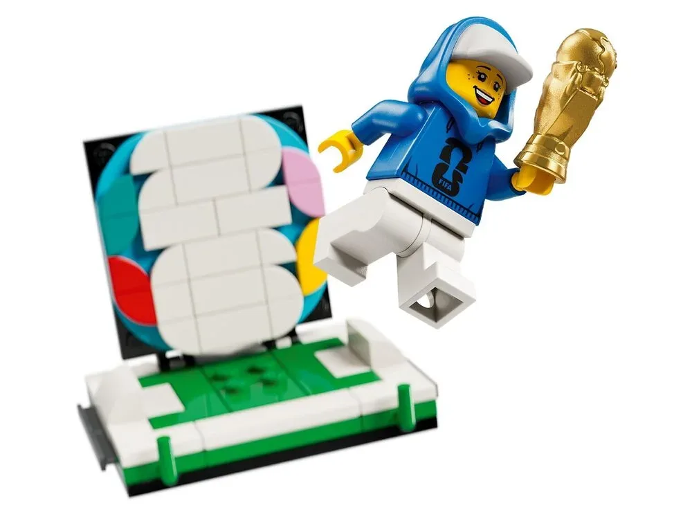 Конструктор LEGO Editions Football Официальный трофей чемпионата мира по футболу FIFA (43020) — фото 3