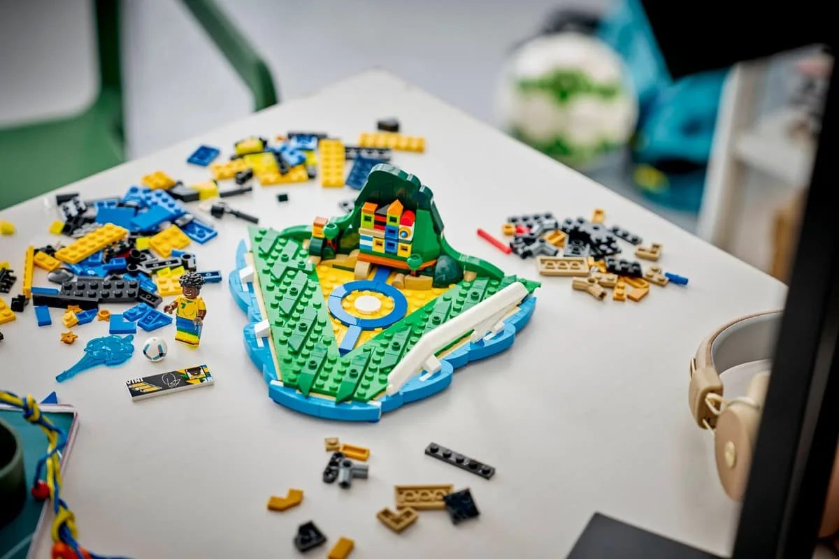 Конструктор LEGO Editions Винисиус Жуниор — лучшие футбольные моменты (43027) — фото 6