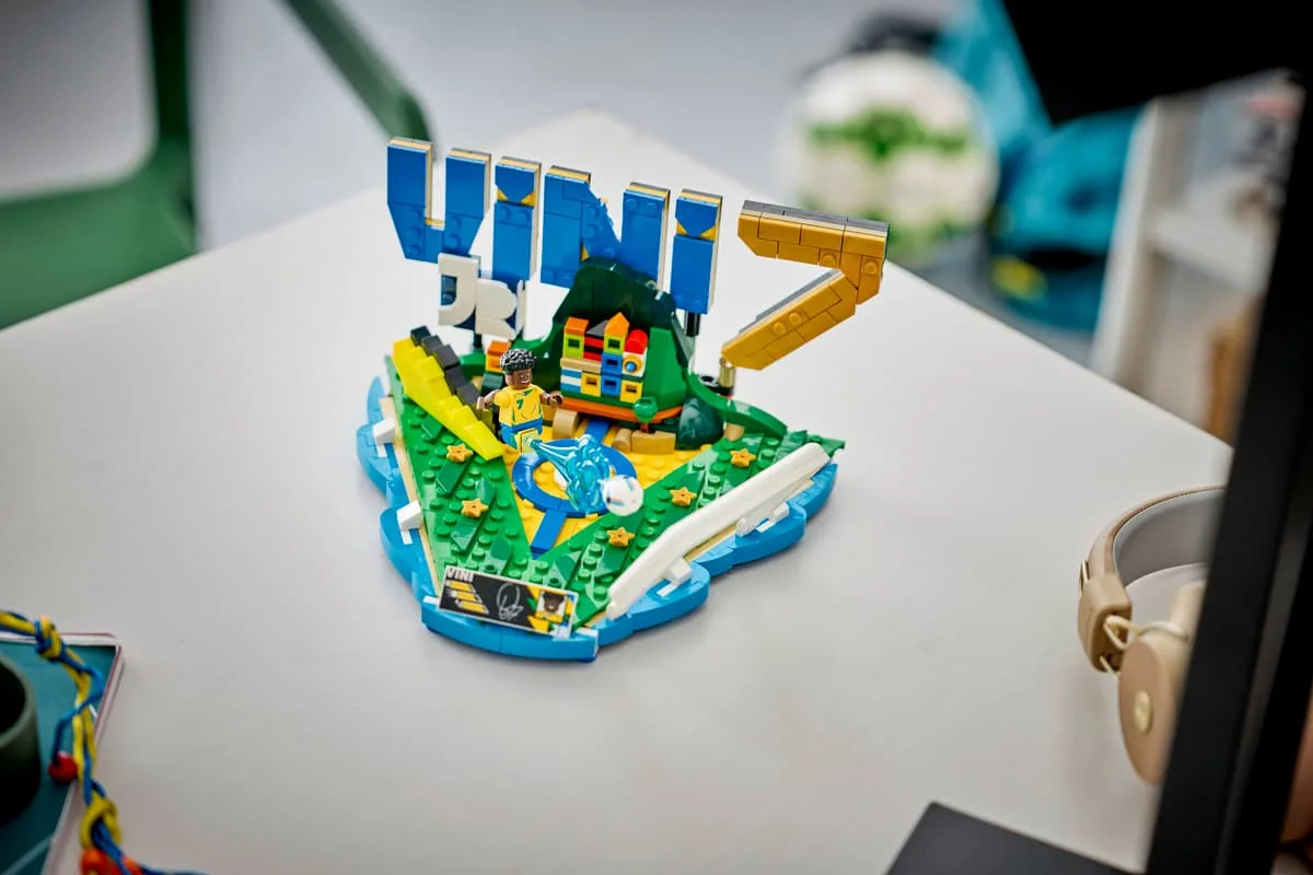 Конструктор LEGO Editions Винисиус Жуниор — лучшие футбольные моменты (43027) — фото 8