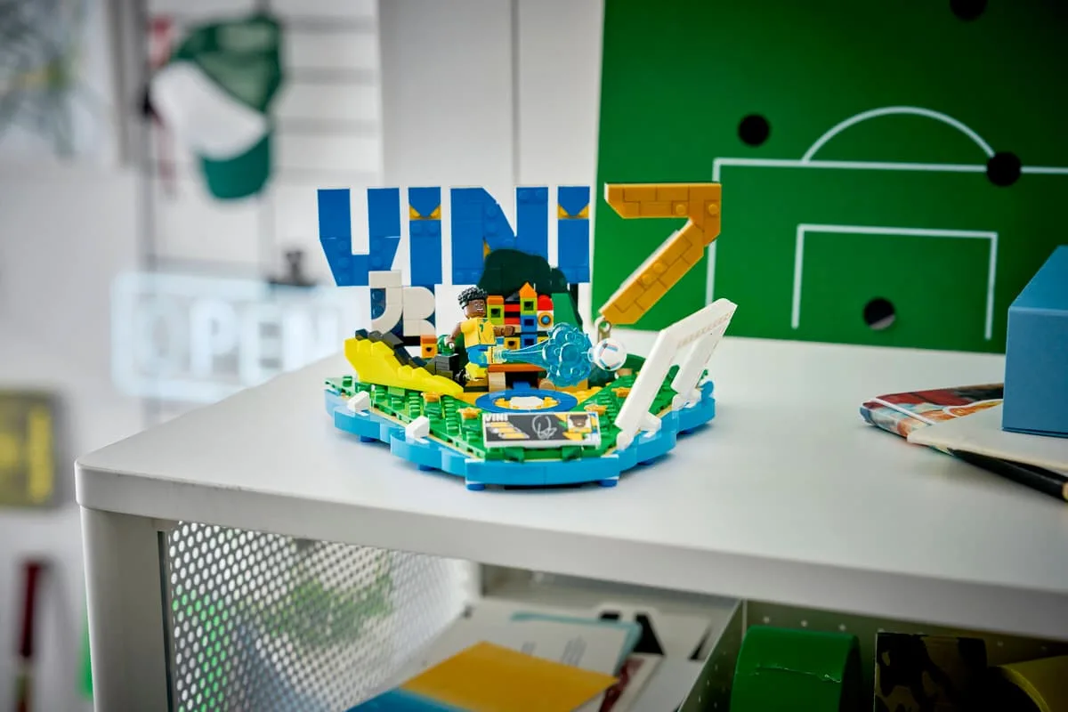 Конструктор LEGO Editions Винисиус Жуниор — лучшие футбольные моменты (43027) — фото 9