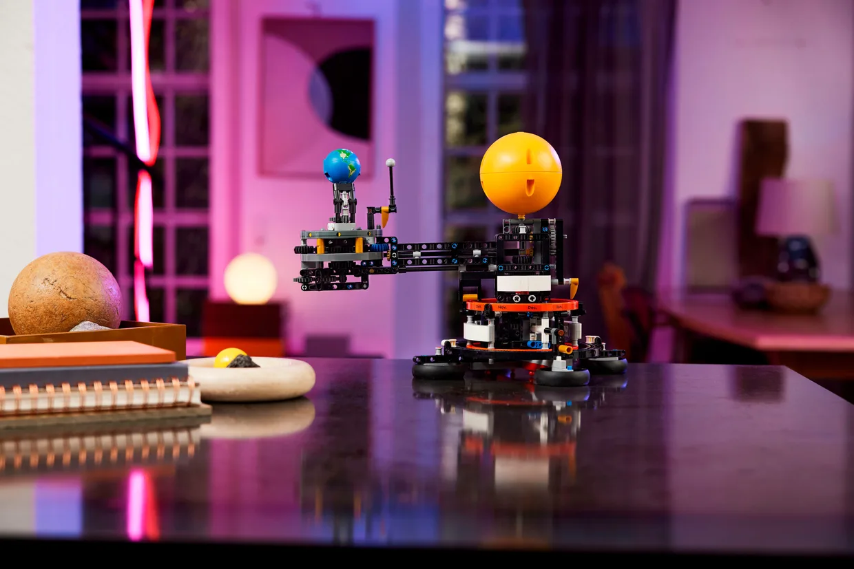 Конструктор LEGO Technic Земля та Місяць на орбіті (42179) — фото 7