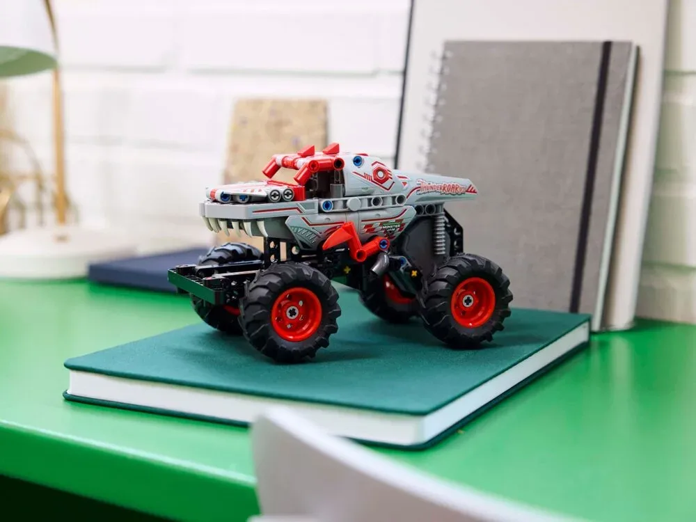 Конструктор LEGO Technic Monster Jam ThunderROARus с инерционным двигателем (42200) — фото 6