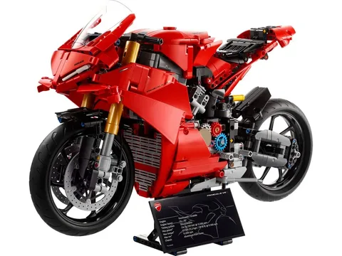 Конструктор LEGO Technic Мотоцикл Ducati Panigale V4 S (42202)