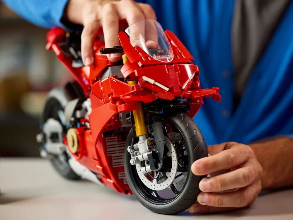 Конструктор LEGO Technic Мотоцикл Ducati Panigale V4 S (42202) — фото 7