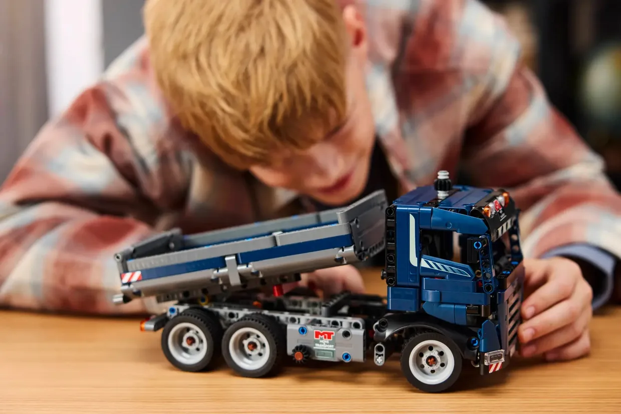 Конструктор LEGO Technic Самосвал (42203) — фото 8
