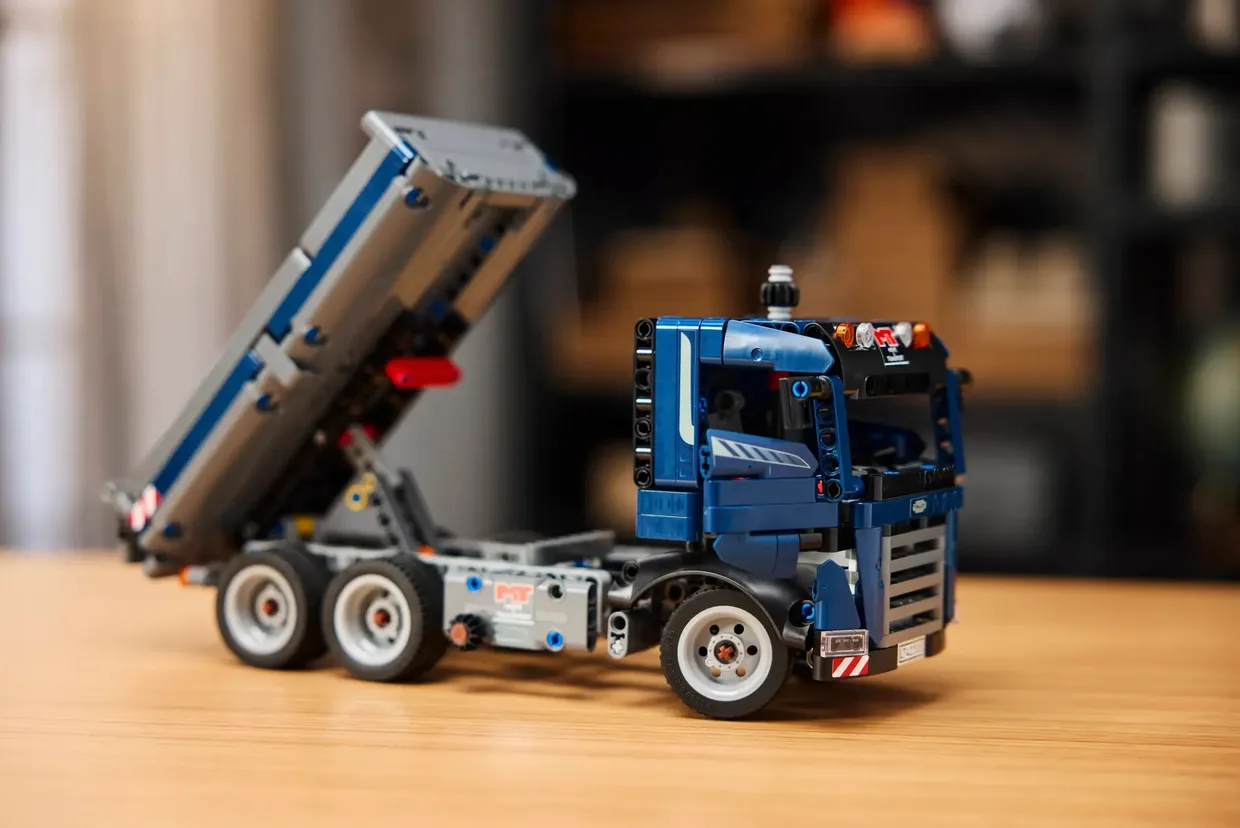 Конструктор LEGO Technic Самосвал (42203) — фото 9