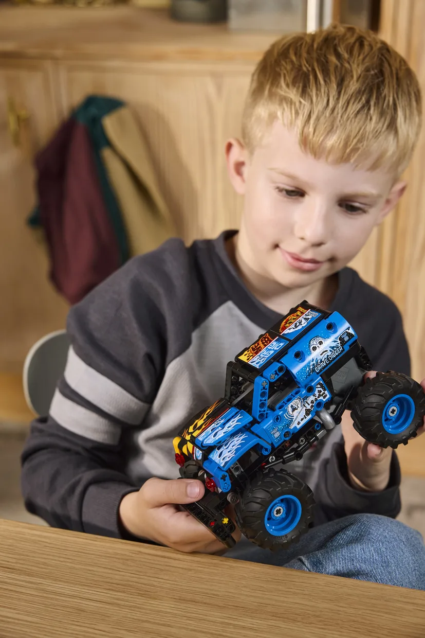 Конструктор LEGO Technic Monster Jam Grave Digger «Огонь и лёд» (42219) — фото 6