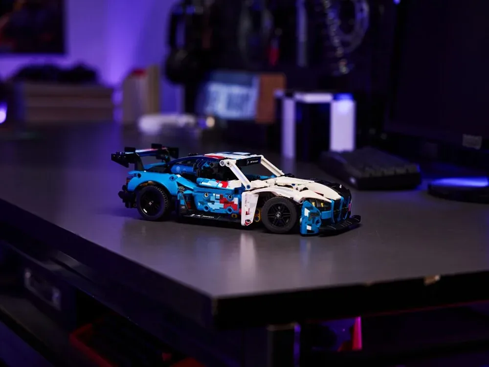 Конструктор LEGO Technic Гоночний автомобіль BMW M4 GT3 EVO (42226) — фото 8