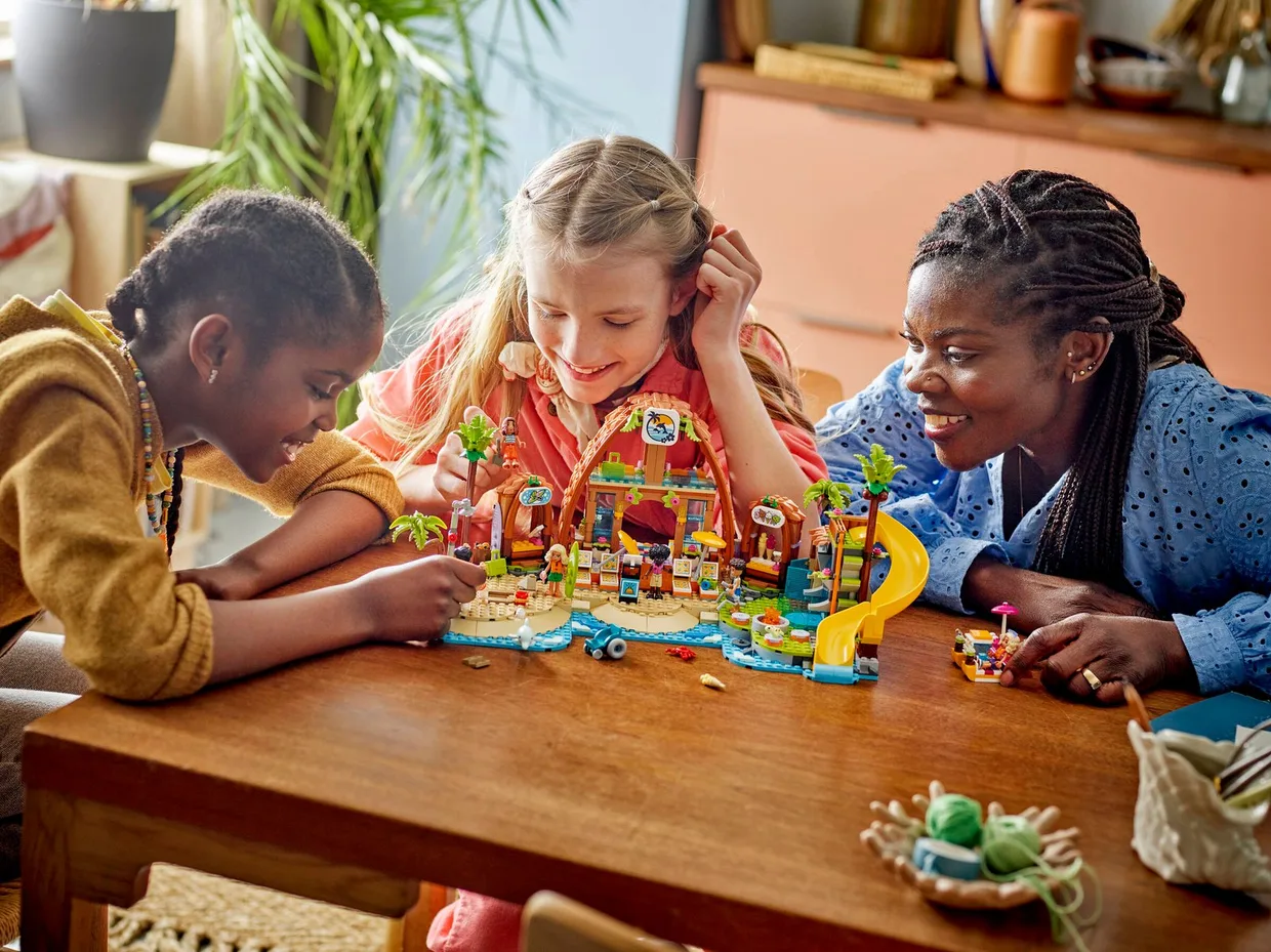 Конструктор LEGO Friends Пляжный курорт для семейного отдыха (42673) — фото 7