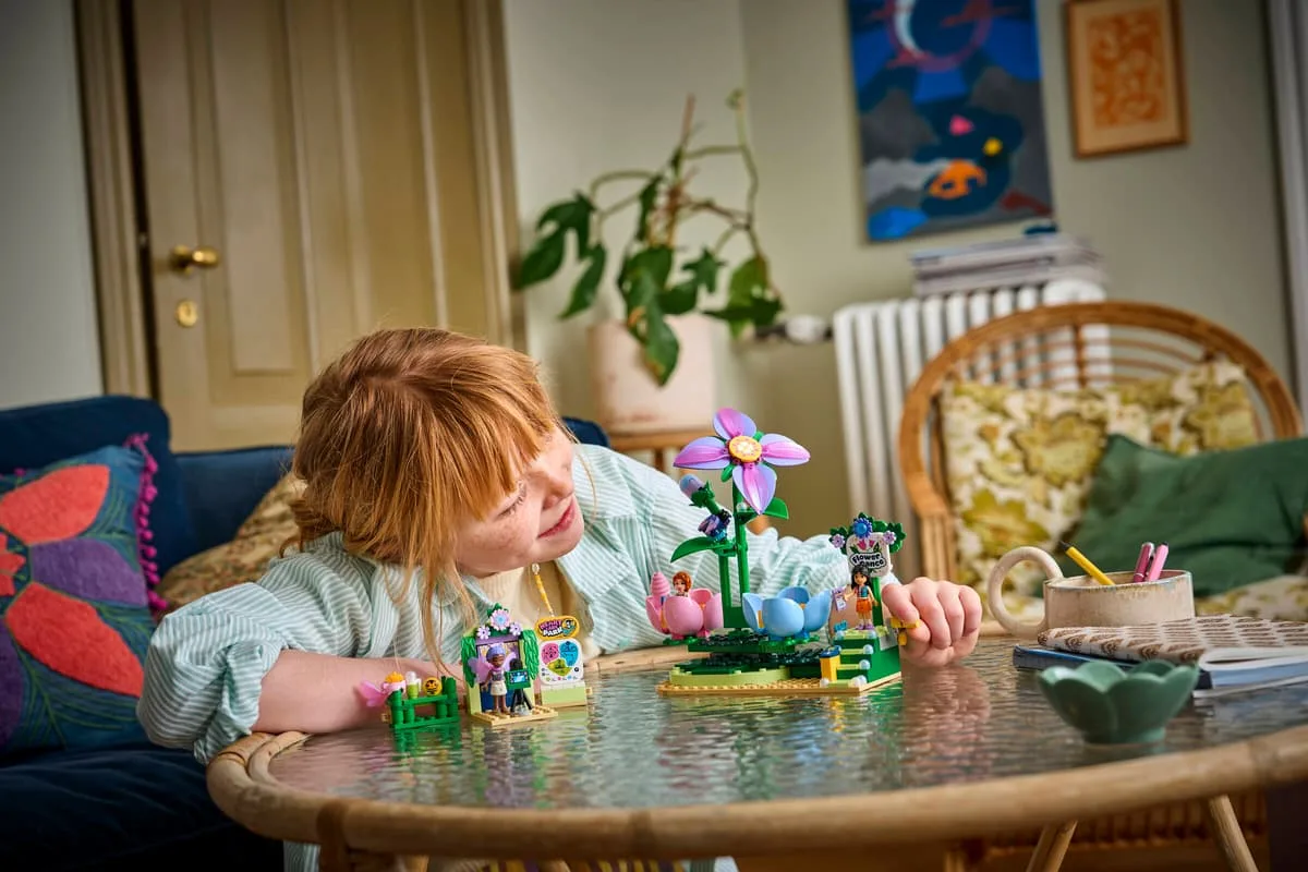 Конструктор LEGO Friends Карусель с цветами и чашками и сказочная фотобудка (42702) — фото 9