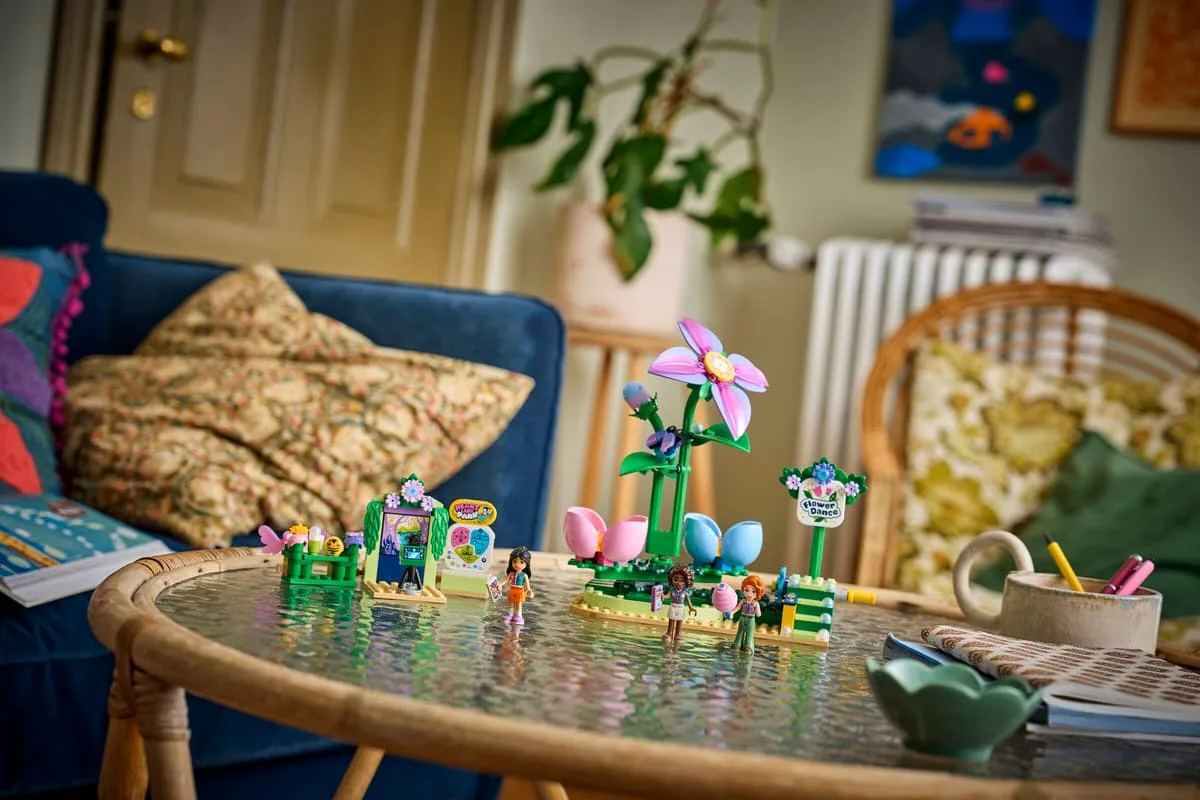 Конструктор LEGO Friends Карусель с цветами и чашками и сказочная фотобудка (42702) — фото 11