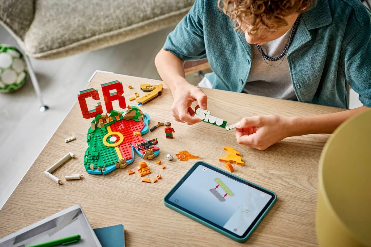 Конструктор LEGO Editions Криштиану Роналду — лучшие футбольные моменты (43012) — фото 8