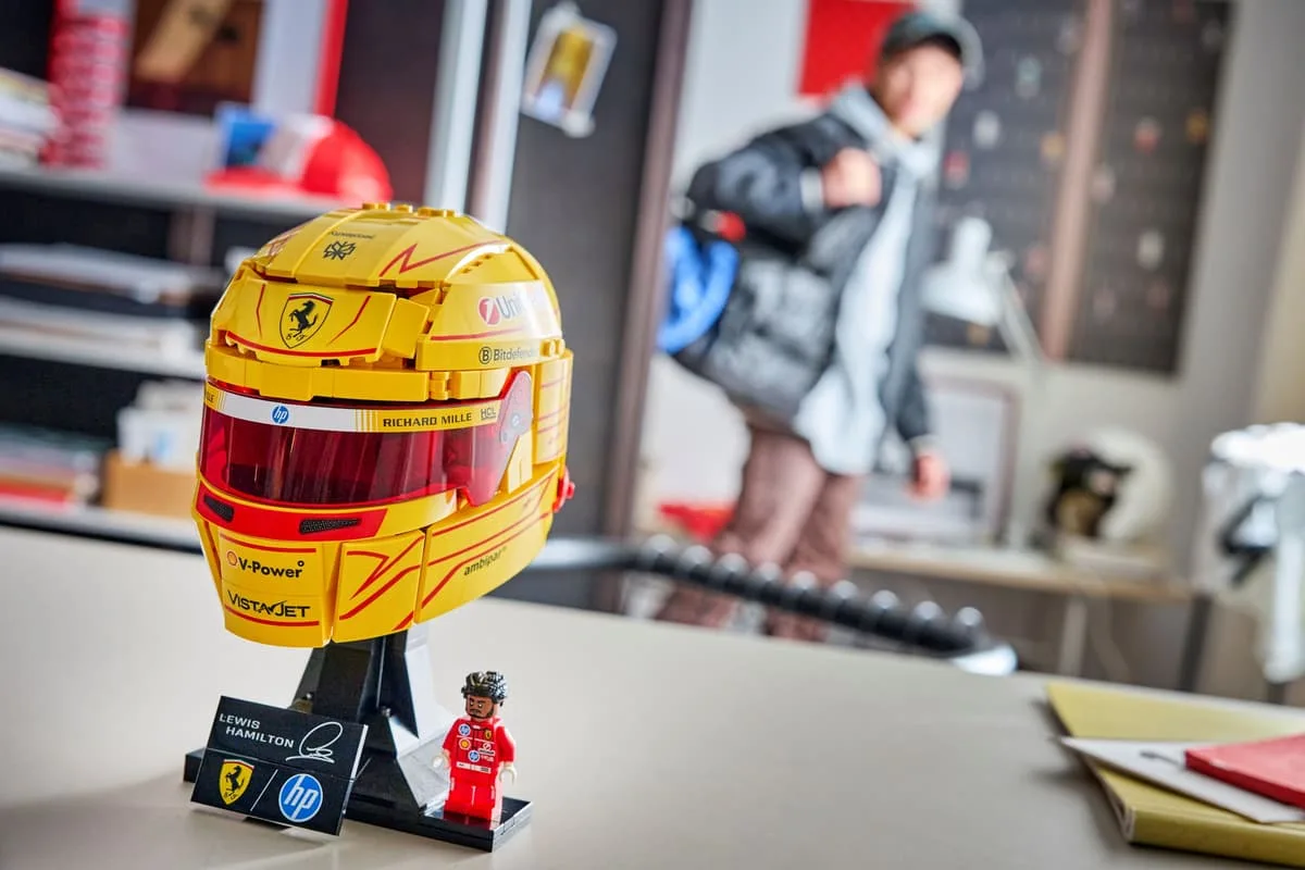 Конструктор LEGO Editions Formula 1 Шолом Льюїса Гамільтона Scuderia Ferrari HP (43022) — фото 7