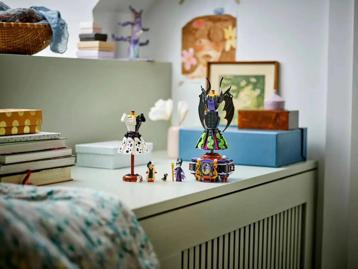 Конструктор LEGO Disney Платья Малефисенты и Круэллы де Виль (43262) — фото 4