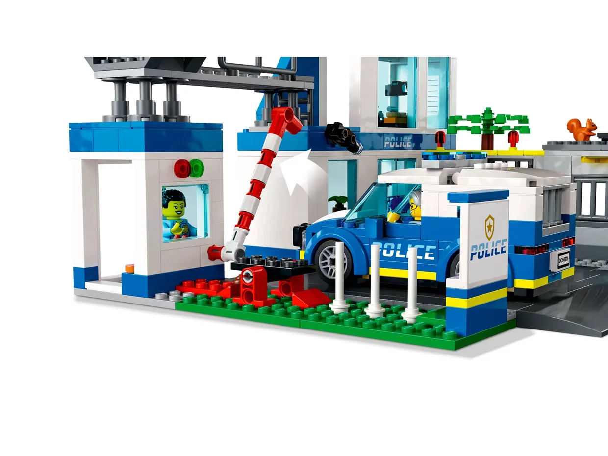 Конструктор LEGO City Полицейский участок (60316) — фото 5