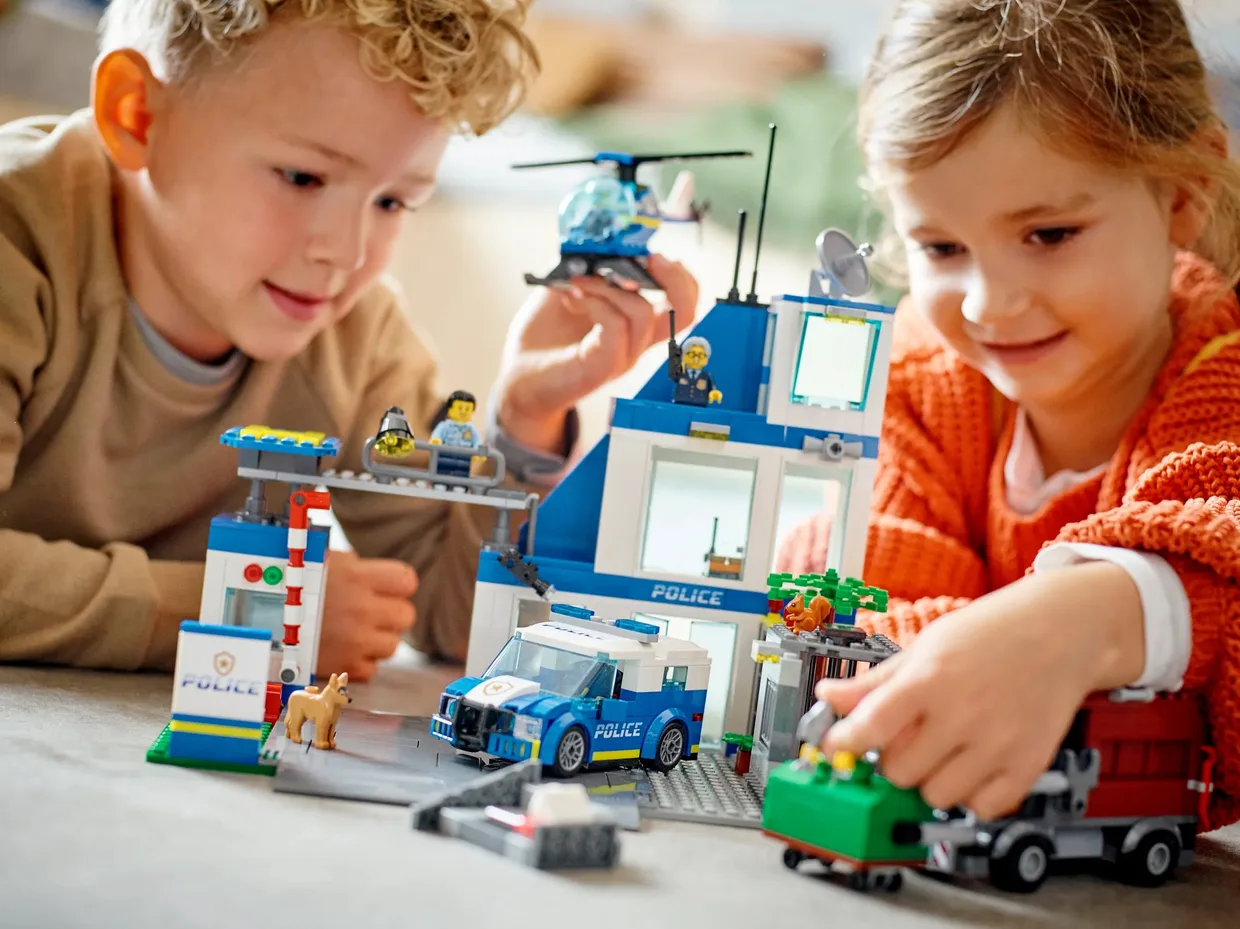 Конструктор LEGO City Полицейский участок (60316) — фото 8