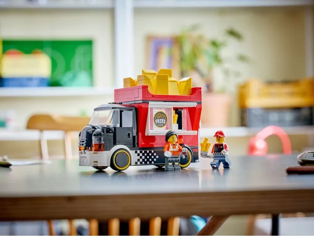 Конструктор LEGO City Вантажівка з картоплею фрі (60488) — фото 7