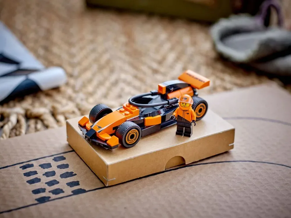 Конструктор LEGO City Пілот F1 з гоночним автомобілем McLaren (60442) — фото 6