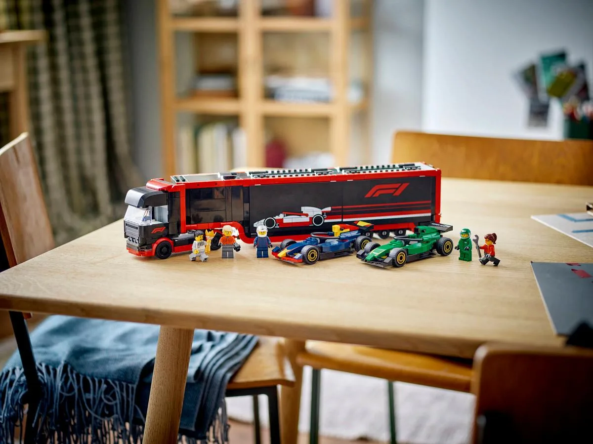 Конструктор LEGO City Грузовик F1 с болидами RB20 и AMR24 (60445) — фото 7