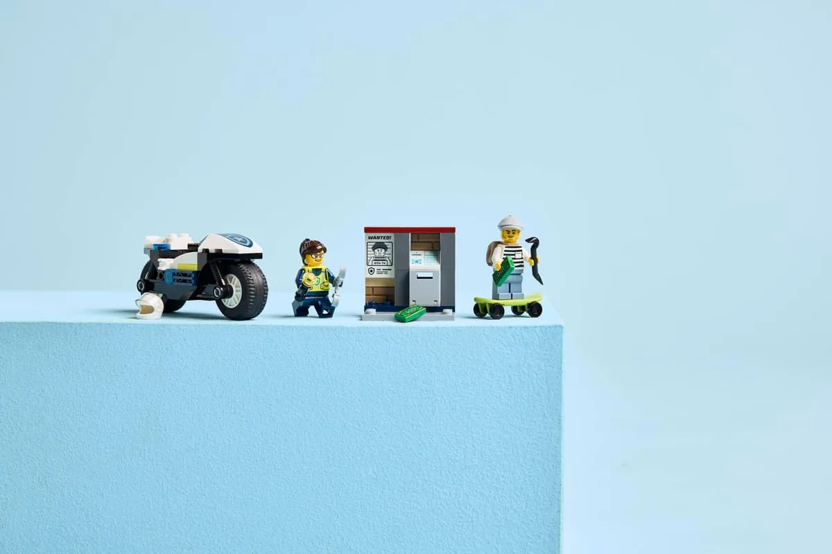 Конструктор LEGO City Погоня на полицейском мотоцикле (60455) — фото 6